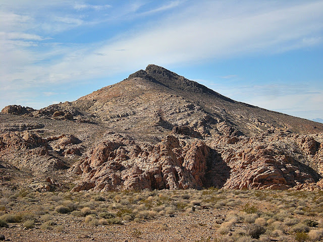 Buffington pocket Clark County Nevada Valley of Fire Muddy Mountains thrust belt Jurassic Cambrian geology travel field trip copyright rocdoctravel.com