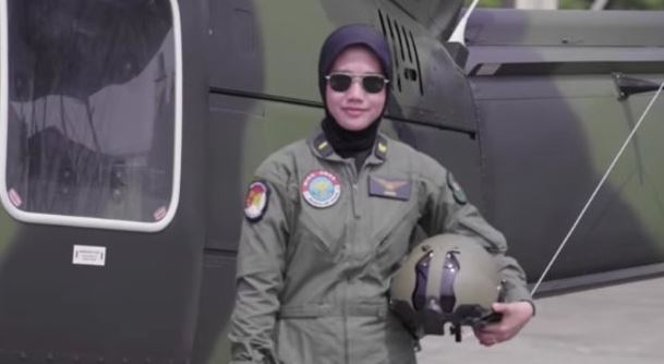 Pilot Wanita Pertama di TNI AD