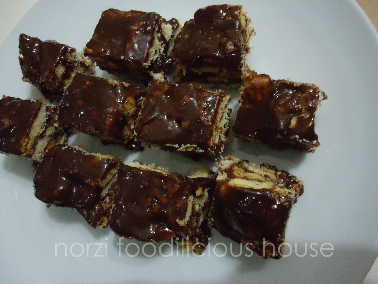 NORZI FOODILICIOUS HOUSE: RESEPI : KEK BATIK BISKUT MARIE