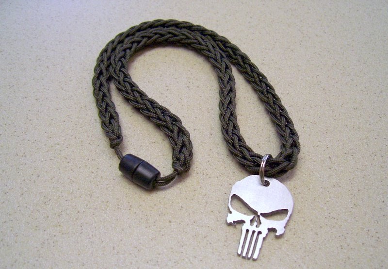 Stormdrane's Blog: Spool knit 'Type I' paracord necklace and skull pendant