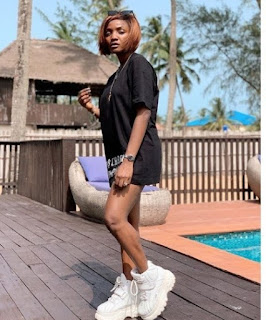 Simi Get Trolled On Instagram Over Her Big Shoe(Photos)