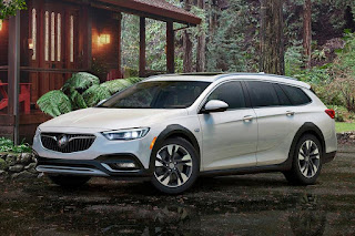 Buick Regal TourX (2018) Front Side