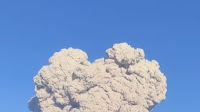 Gunung Sinabung kembali mengeluarkan awan panas 