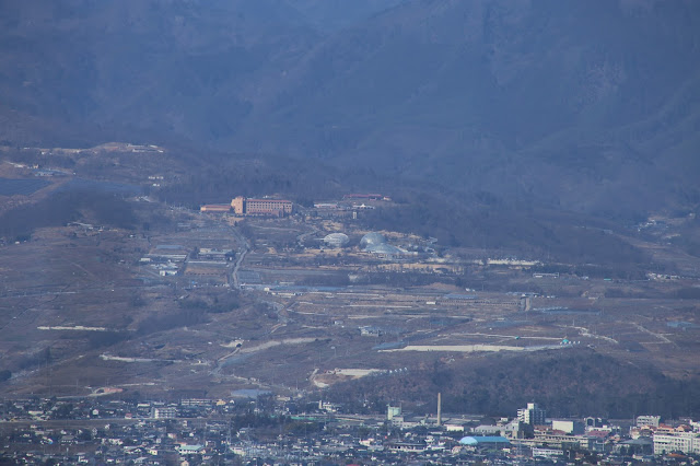 勝沼から望むフルーツ公園