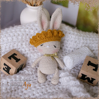 вязаная крючком мягкая игрушка из хлопка маленький заяц луи в короне crocheted cotton soft toy little hare Louis in a crown