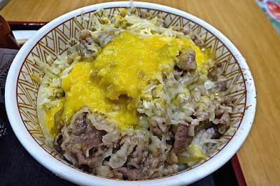 Sukiya (すき家), melted cheese gyudon