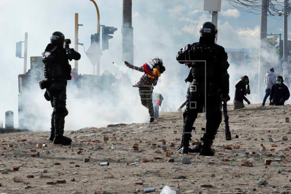 NUEVOS DISTURBIOS EN BOGOTÁ DEJAN DECENAS DE AFECTADOS Y LESIONADOS