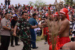 Pejabat Kodam Pattimura Hadiri Tradisi Acara Pukul Sapu di Mamala dan Morella