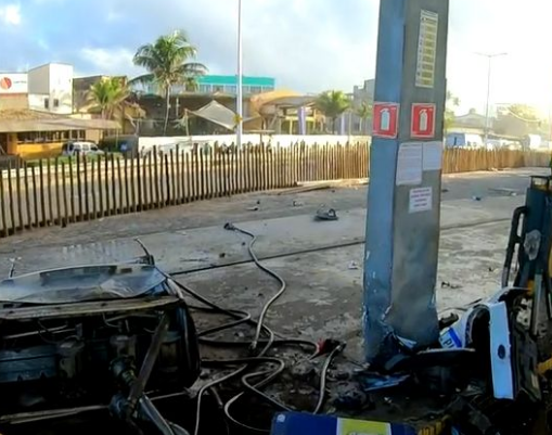 Motorista perde controle e invade posto de combustível em Salvador; cinco ficam feridos
