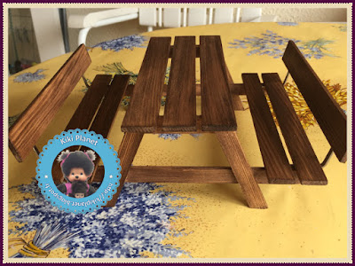 Table de pique-nique en bois réalisée main pour Kiki ou Monchhichi - meuble - handmade - table de jardin - table de camping