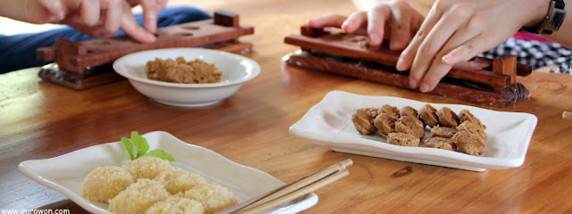 Elaborando pasteles coreanos en Seonamsa