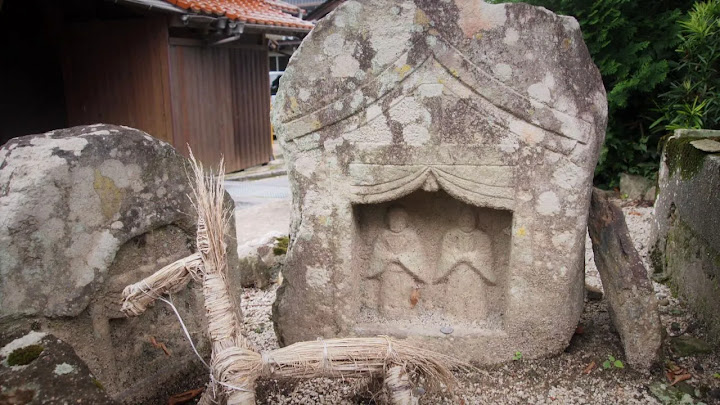 鳥取県西部のサイノカミ、西尾原荒神社の双体道祖神と藁馬