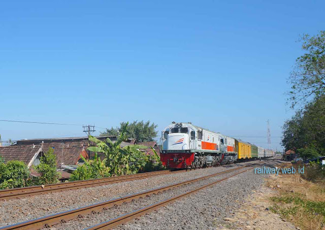 Gambar Kereta Api Sritanjung