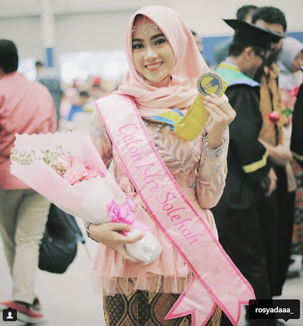 model hijab wisuda simple terbaru