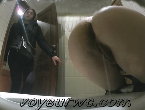 Hidden camera in fast food restaurant in the women's restroom and pissing girl (Fast Food Toilet 31)