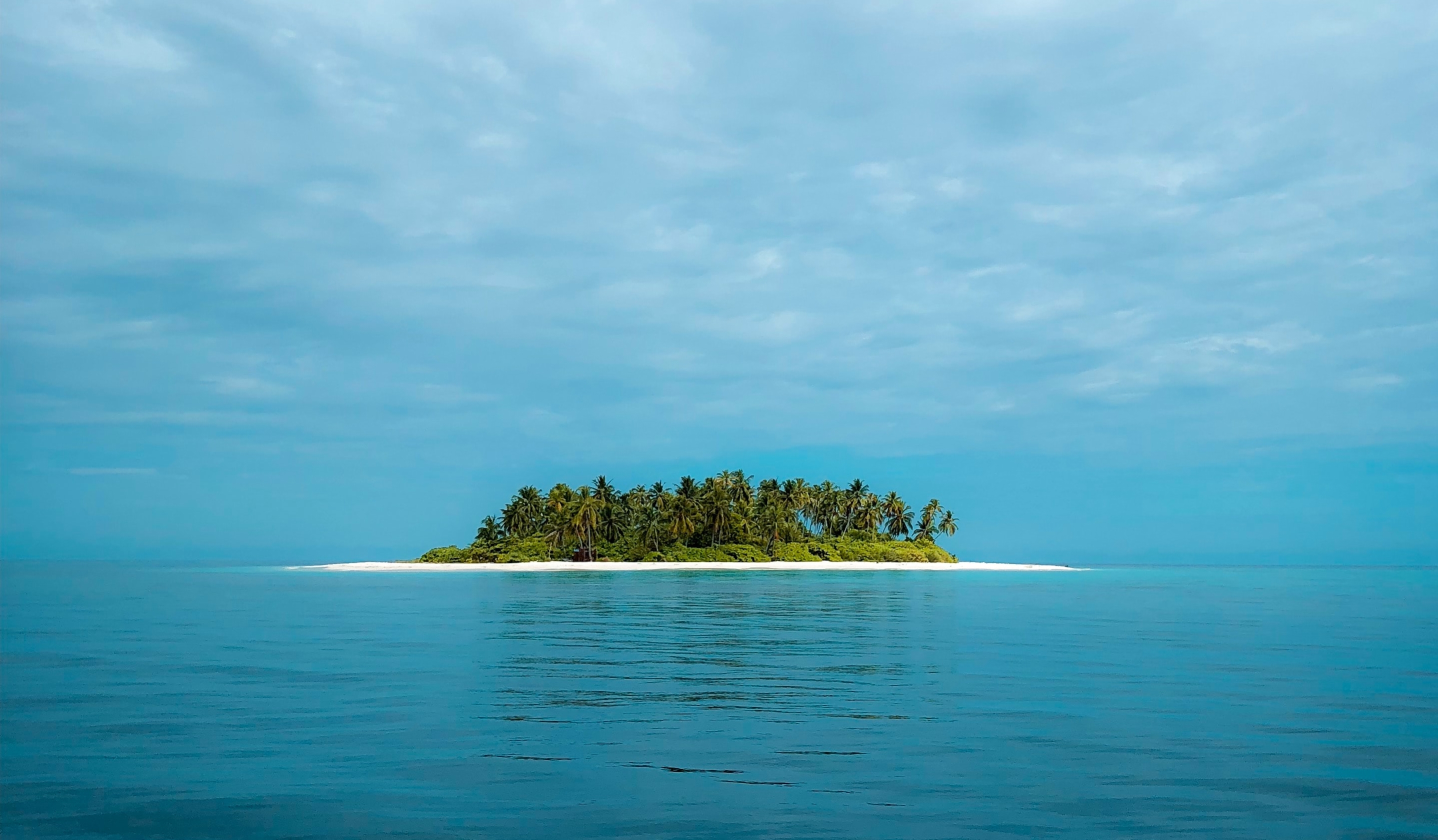 Океан и два острова. Андаманские острова. Острова и море. Остров на горизонте. Остров в океане.