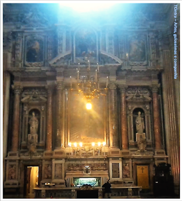 Napoli; Palazzo Sanseverino; Chiesa del Gesù Nuovo; Igreja barroca