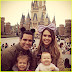 Jessica Alba y su familia pasan el día en Disneyland