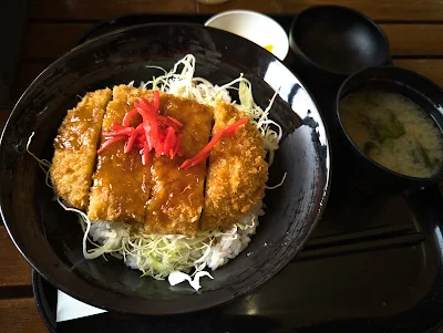 なぜかカツ丼