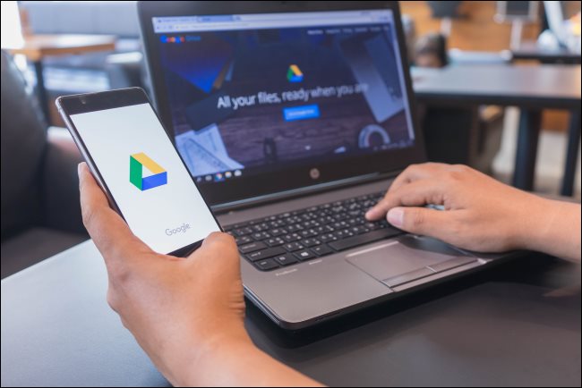 Google Drive على هاتف ذكي وجهاز كمبيوتر محمول