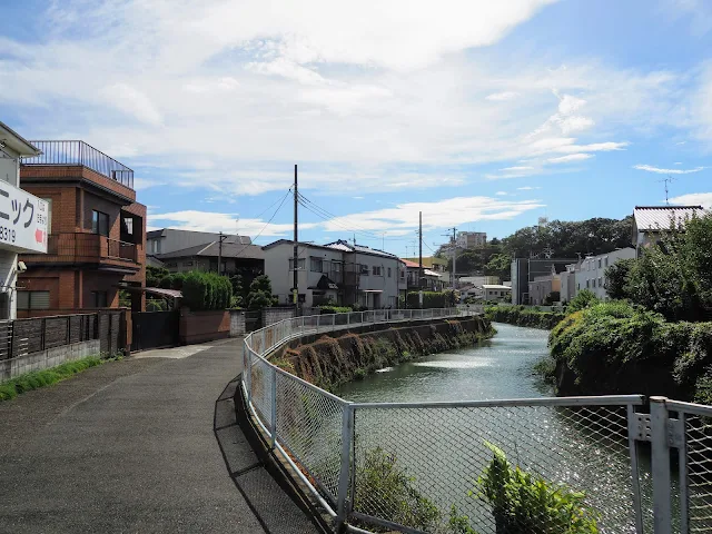 二ヶ領用水　久地駅前