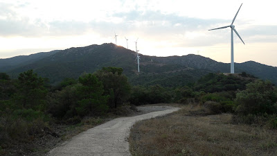 GR-7 Coll de la Teixeta a Arbolí, camí del Mas de la Potra; Parc Eòlic del Collet del Feixos