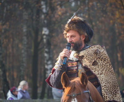 Hubertus 2018, hubertus w Starych Żukowicach, pogoń za lisem, pokazy rycerskie, pokaz łucznictwa konnego