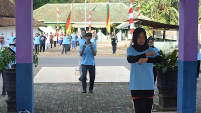 Satgas TMMD Kodim 0806/Trenggalek Ajak Warga Senam Aerobik