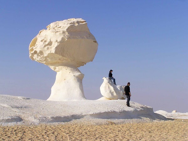 Gurun Pasir Putih yang cantik di Mesir - Unikversiti