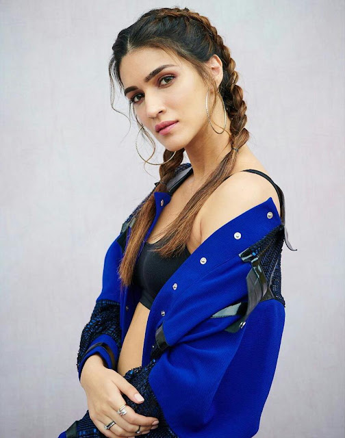 Kriti Sanon looking sexy in blue dress