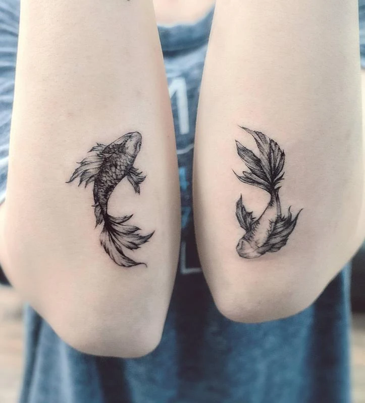 Fotos de tatuajes de carpas koi para mujeres