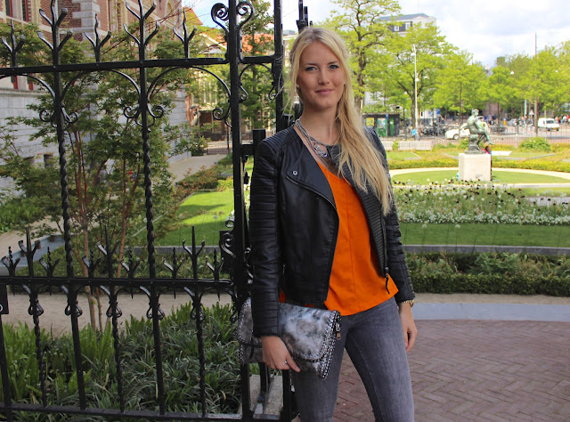 TheBlondeLion Outfit Howtostyle HTS Knallfarben Zara StellaMcCartney http://www.theblondelion.com/2015/06/how-to-style-14-knallfarben-bright.html