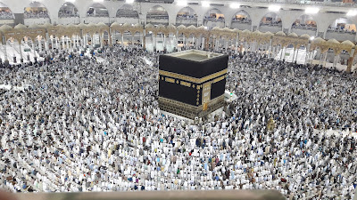 Suasana saat akan sholat fardhu di Masjidil Haram Mekkah Arab Saudi