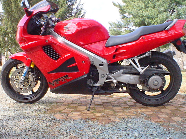 Honda VFR750F HD Pics