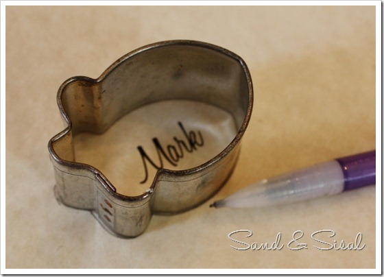 use a cookie cutter to trace (800x554)