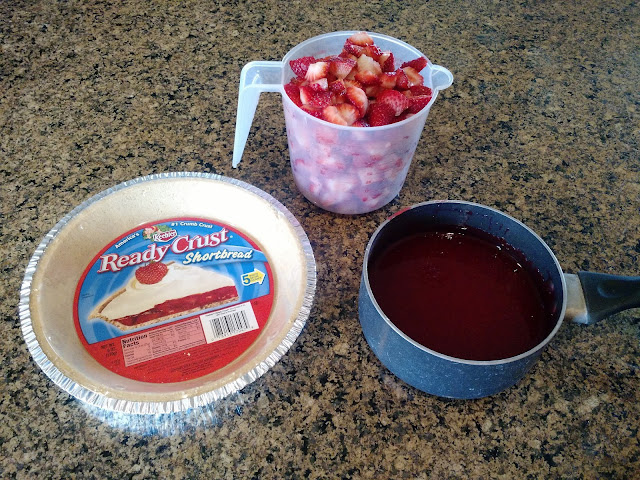 Easy Strawberry Pie--the perfect dessert for BBQs and picnics!