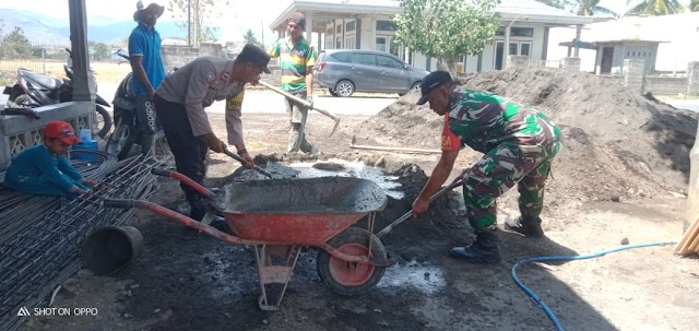 BHABINKAMTIBMAS DAN BHABINSA BERSINERGI BANGUN PONDASI RUMAH WARGA BINAAN