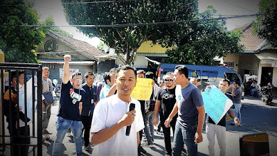 Wartawan di Lombok Timur Aksi Solidaritas Atas Penganiayaan Wartawan di Karawang