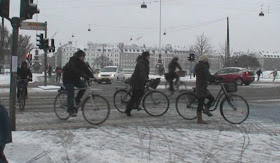 en bici con nieve