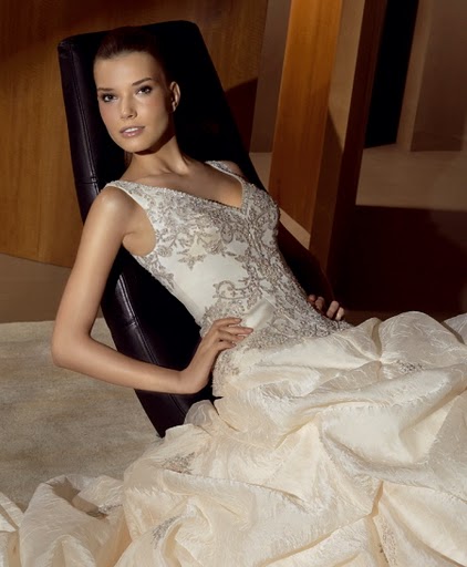 The wedding dress is ballgowns with snowy crystal embroidery emphasizing its