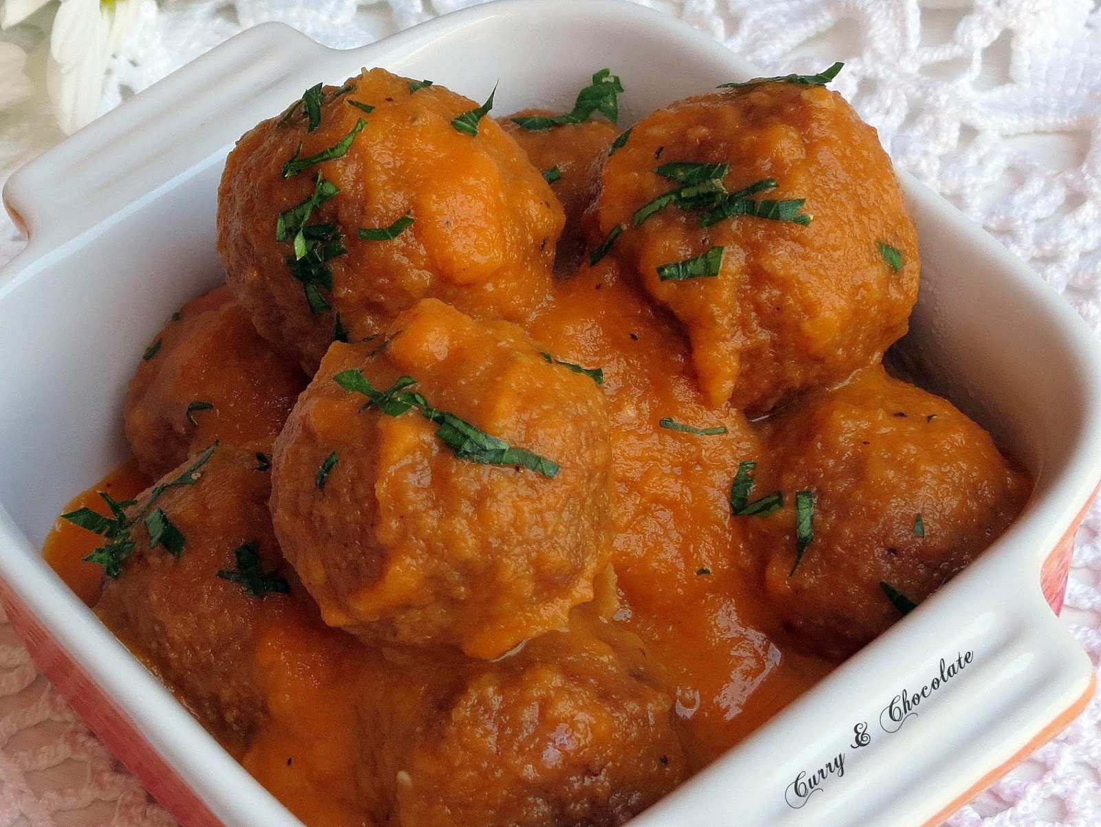 Albóndigas con salsa de tomate casera – Meatballs with tomato sauce