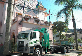 Caminhão munck será utilizado na transporte de maquinas e peças pesadas para as ações da Secretaria de Obras e Serviços Públicos