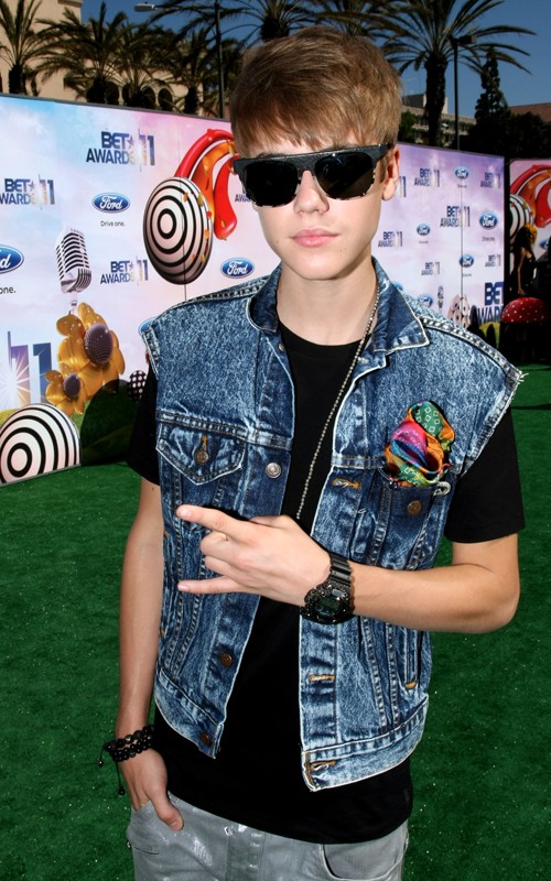 justin bieber ema awards 2011