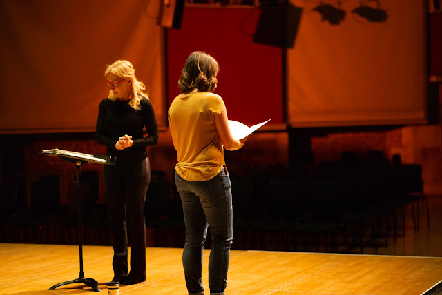 Suzi Digby and ORA Singers (Photo Nick Rutter)