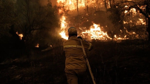 Σε δύο σημεία στην Ανατολική Μάνη επιχειρούν οι πυροσβεστικές δυνάμεις