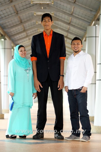 Mohd. Azli Hisham remaja paling tinggi di Malaysia
