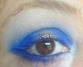 eye_makeup_look_blue_and_gold