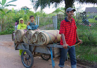 SENYUM BAHAGIA KELUARGA BAPAK KORMAN