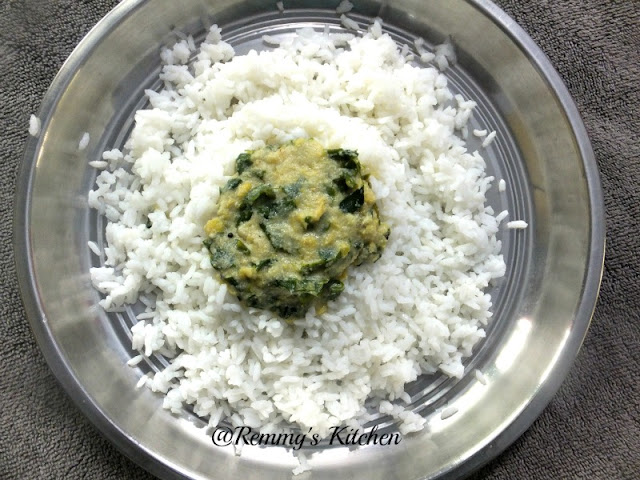 Muringayila parippu curry / Drumstick leaves and lentil in coconut gravy