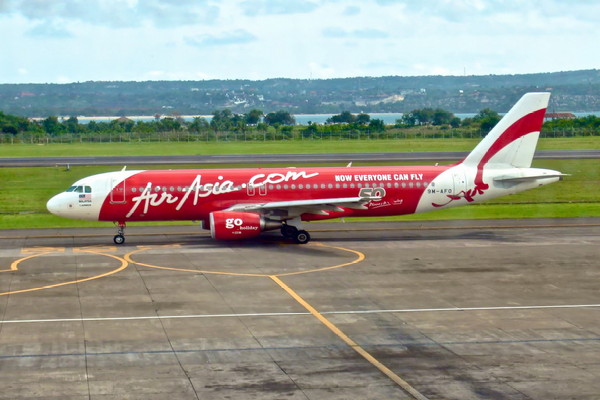 Air Asia merupakan salah satu dari daftar maskapai penerbangan yang ada di indonesia